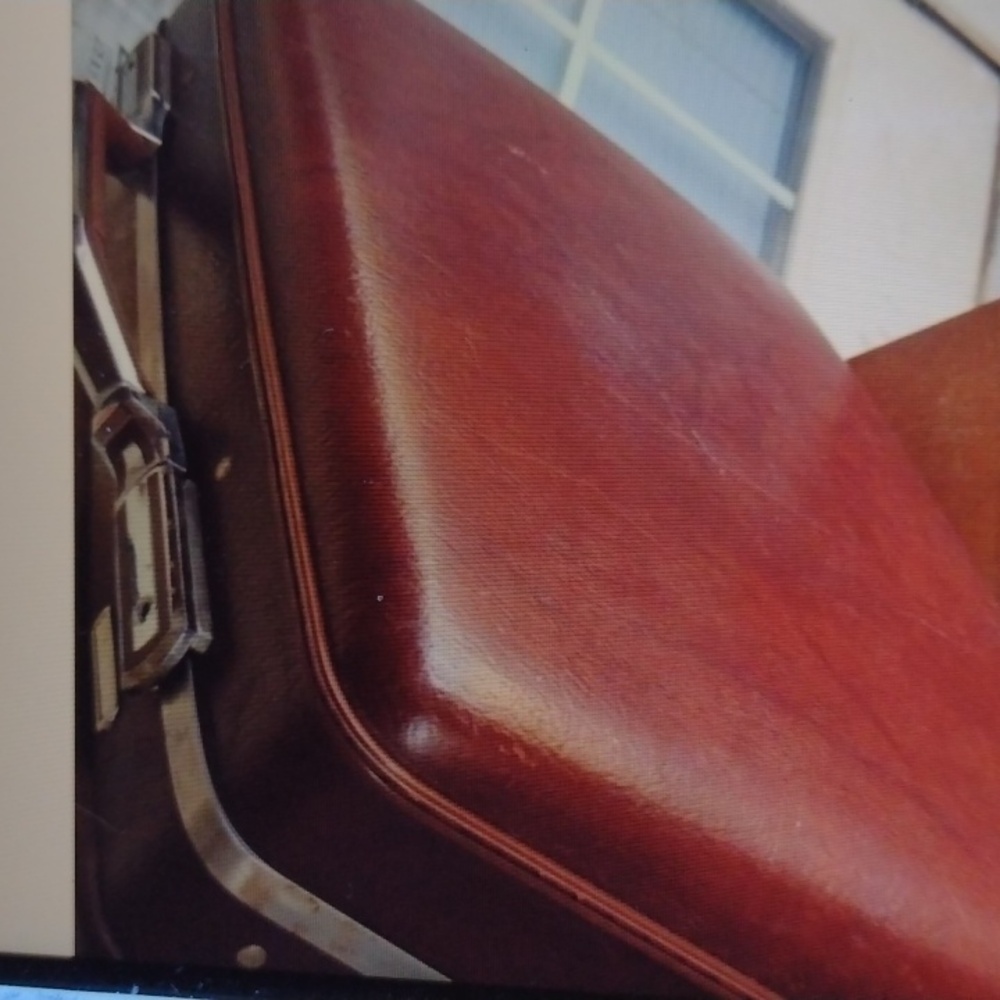 Classic American Tourister Brown Leather Suitcase with Chrome Hardware - Picture 3 of 6